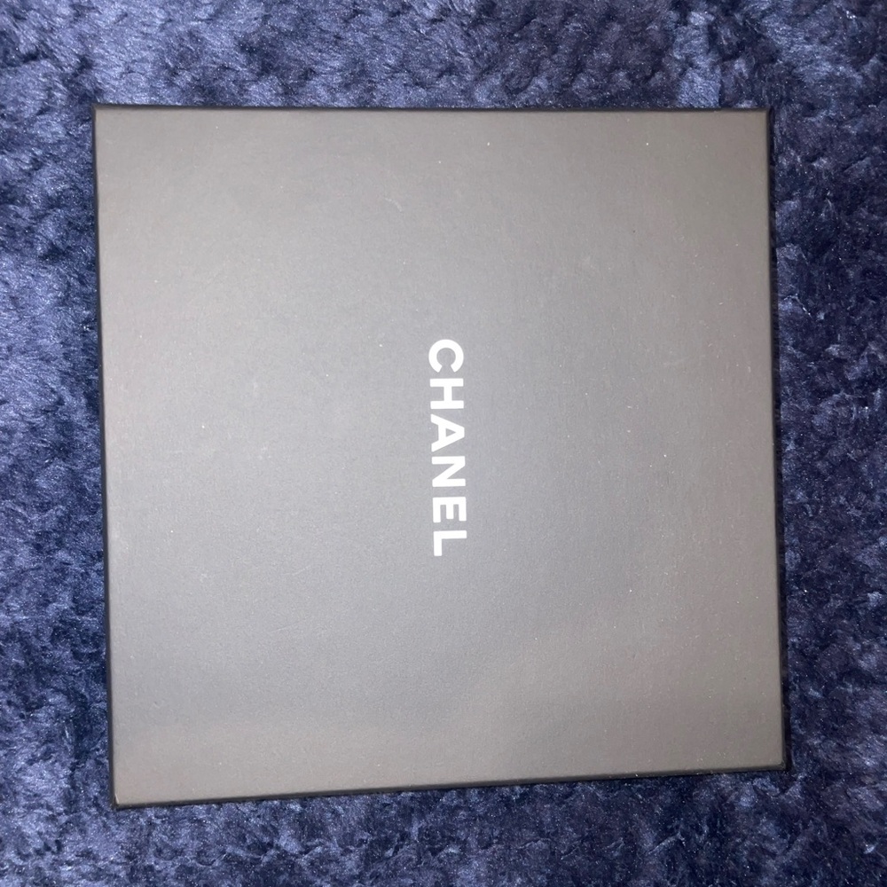 CHANEL Necklace with Pearls and Lambskin Leather Gold CC Chain Necklace Like New - Picture 6 of 6